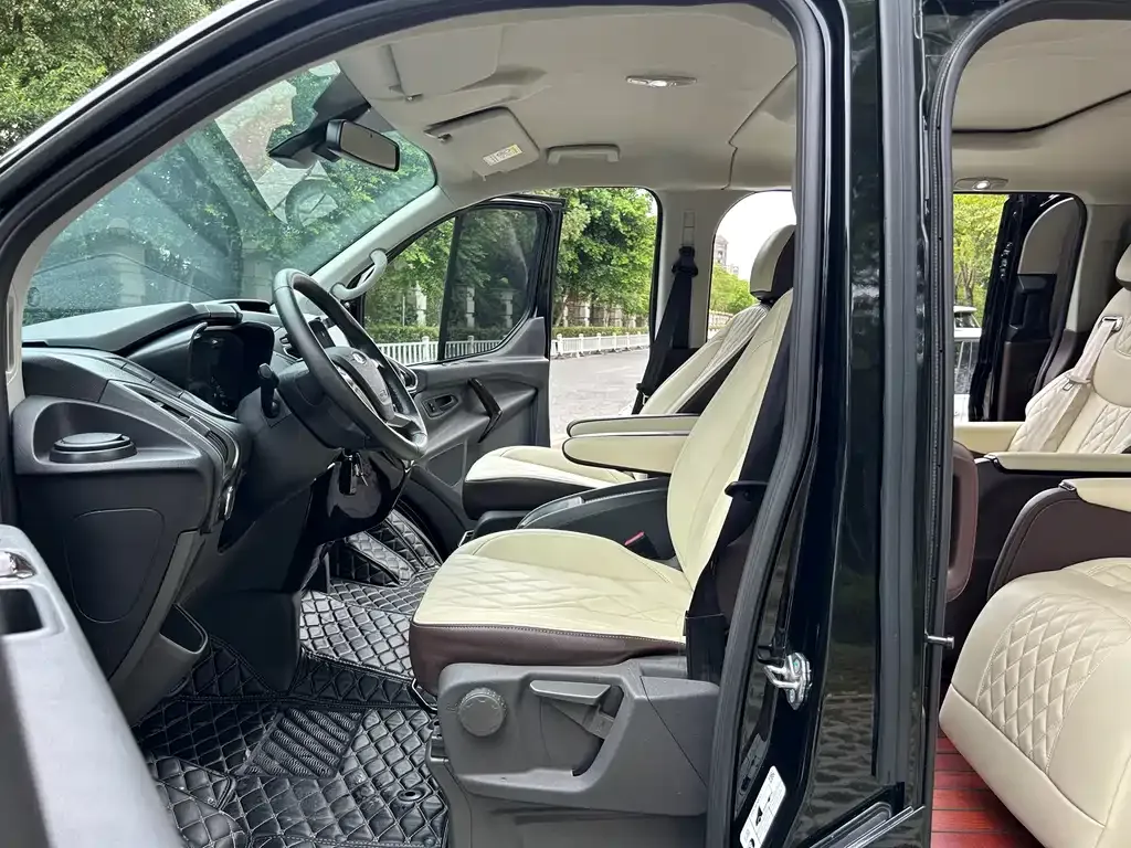 Ford Tourneo — фото 9