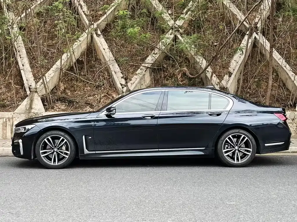 BMW 7 Series 2022 из CN, фото 3