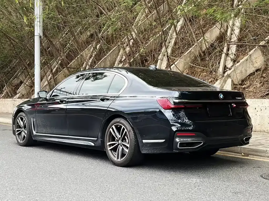 BMW 7 Series 2022 из CN, фото 7