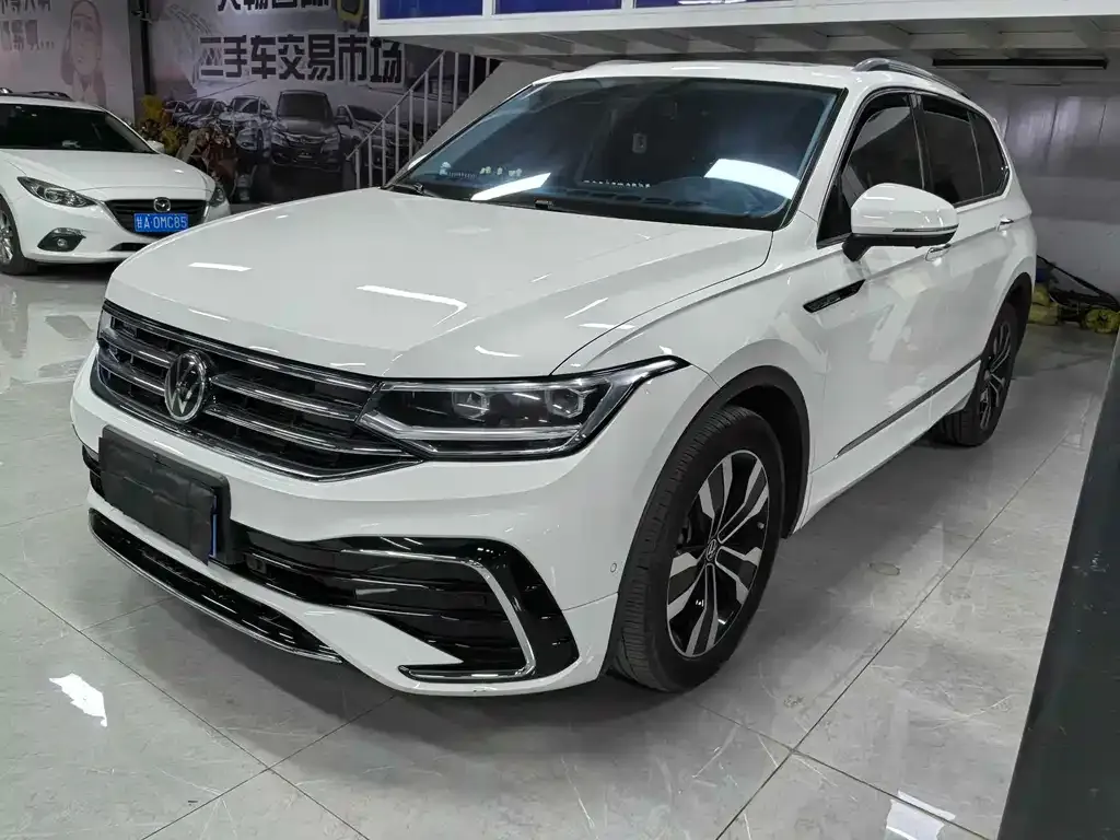 Volkswagen Tiguan L — фото 1