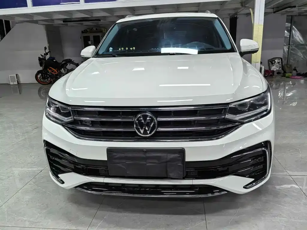 Volkswagen Tiguan L — фото 2