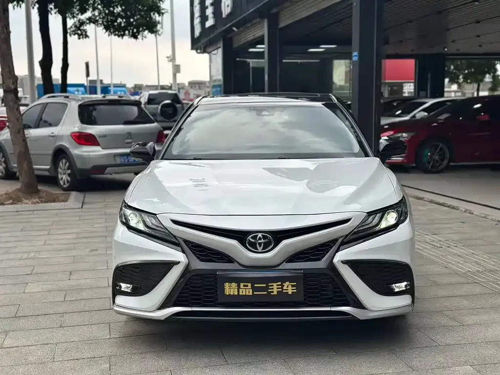 Toyota Camry 2022 из CN, фото 2