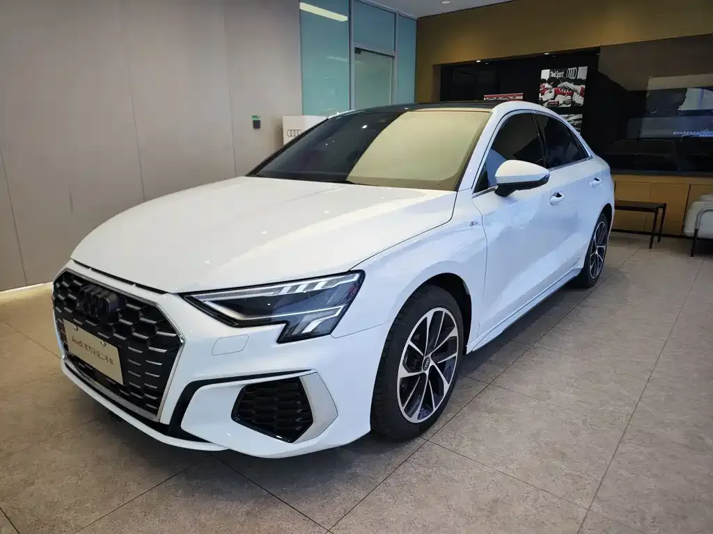 Audi A3 2023 из CN, фото 1