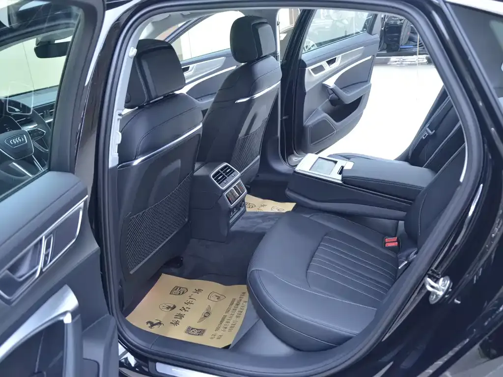 Audi A6L 2025 из CN, фото 5