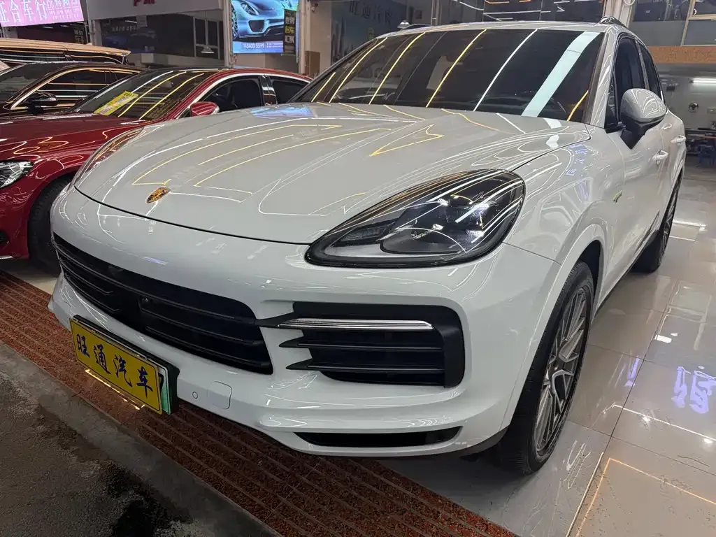 Porsche Cayenne Hybrid 2023 из CN, фото 1