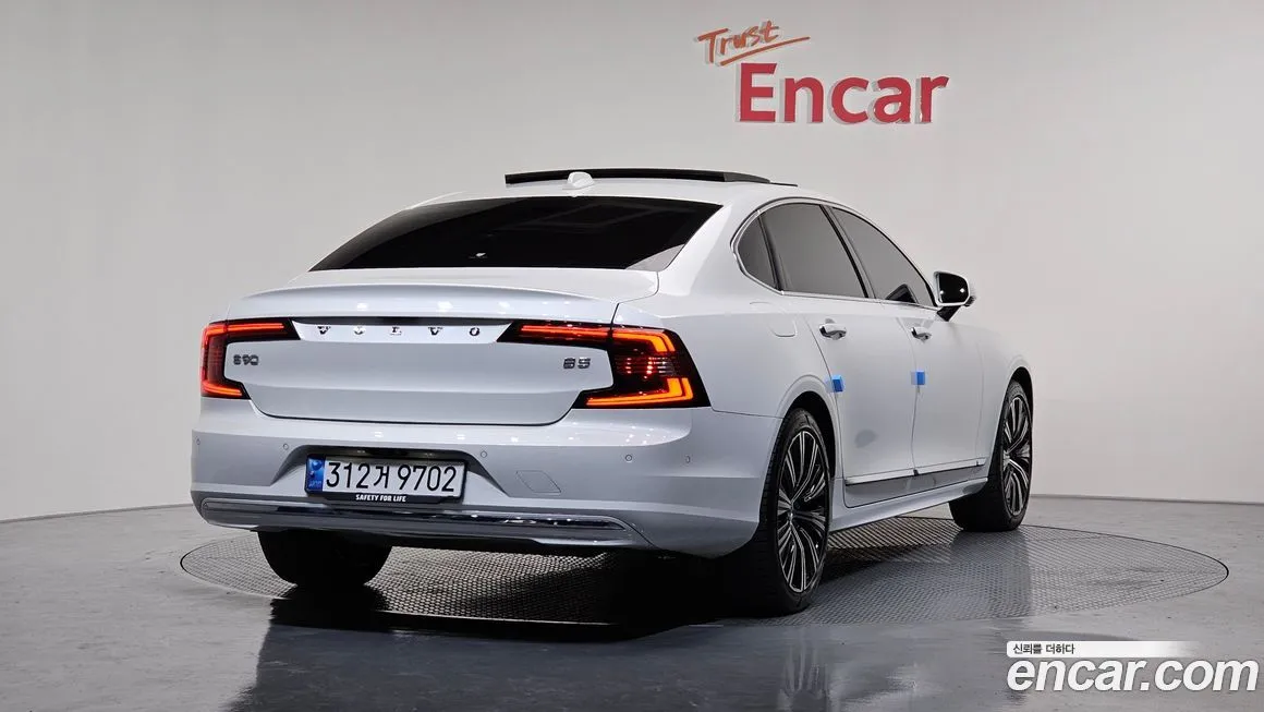 Volvo S90 2023 из KR, фото 2