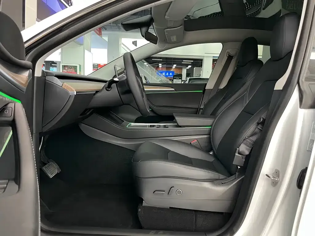 Tesla Model Y — фото 6