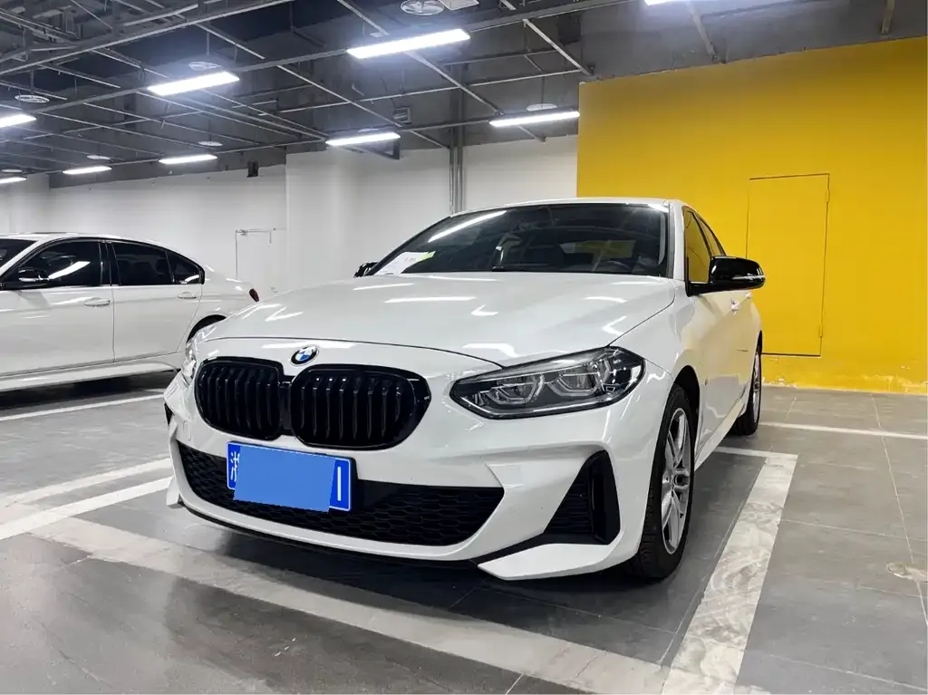 BMW 1 Series 2022 из CN, фото 1