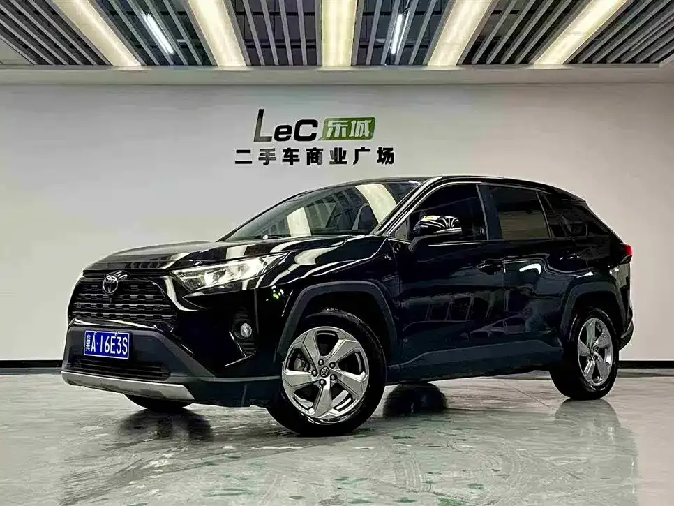 Toyota RAV4 2023 из CN, фото 1