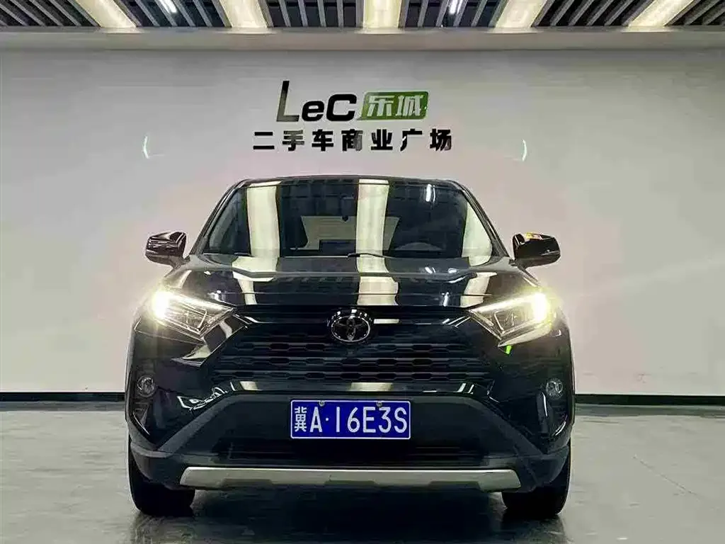 Toyota RAV4 2023 из CN, фото 2