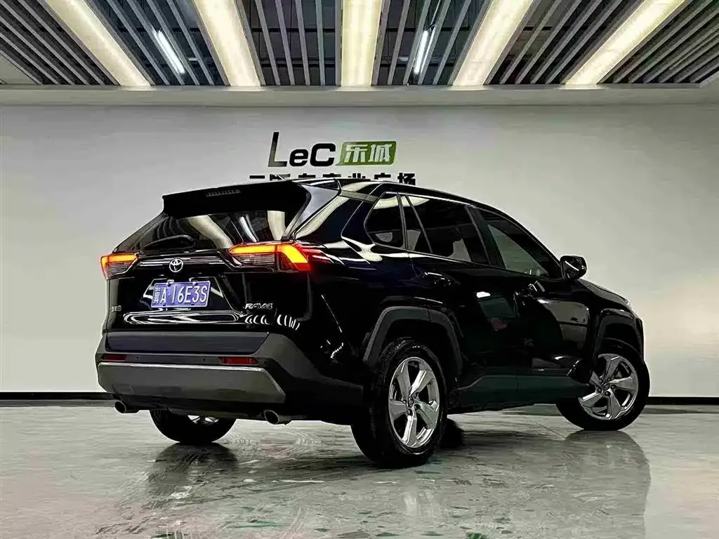 Toyota RAV4 2023 из CN, фото 4