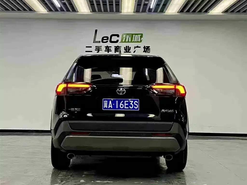 Toyota RAV4 2023 из CN, фото 5