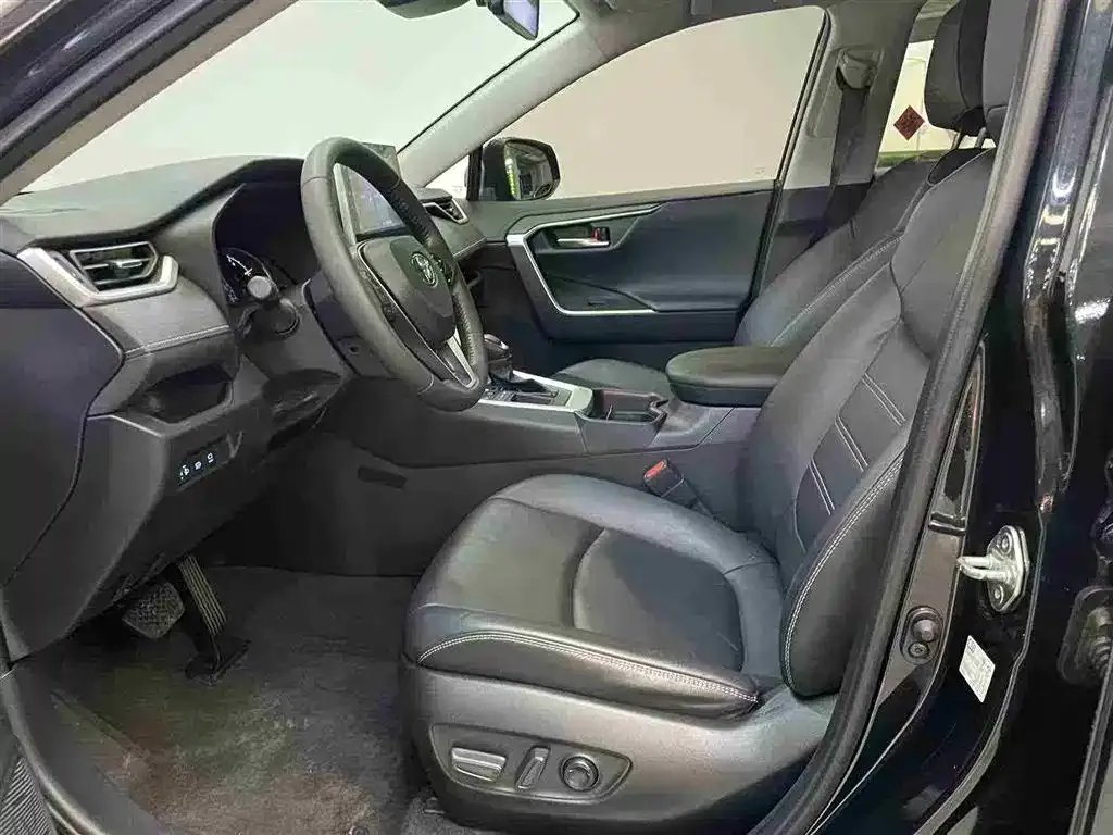Toyota RAV4 2023 из CN, фото 7