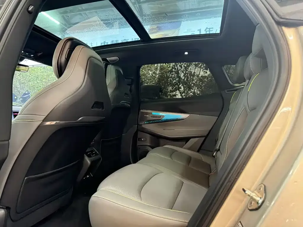 Lynk & Co 08 EM-P — фото 8