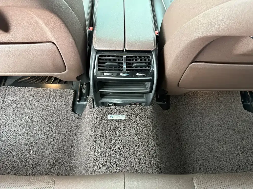 BMW 5 Series 2022 из CN, фото 10