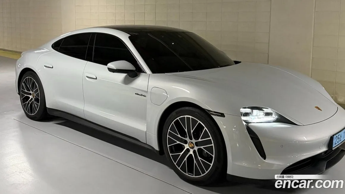 Porsche Taycan 2023 из KR, фото 1