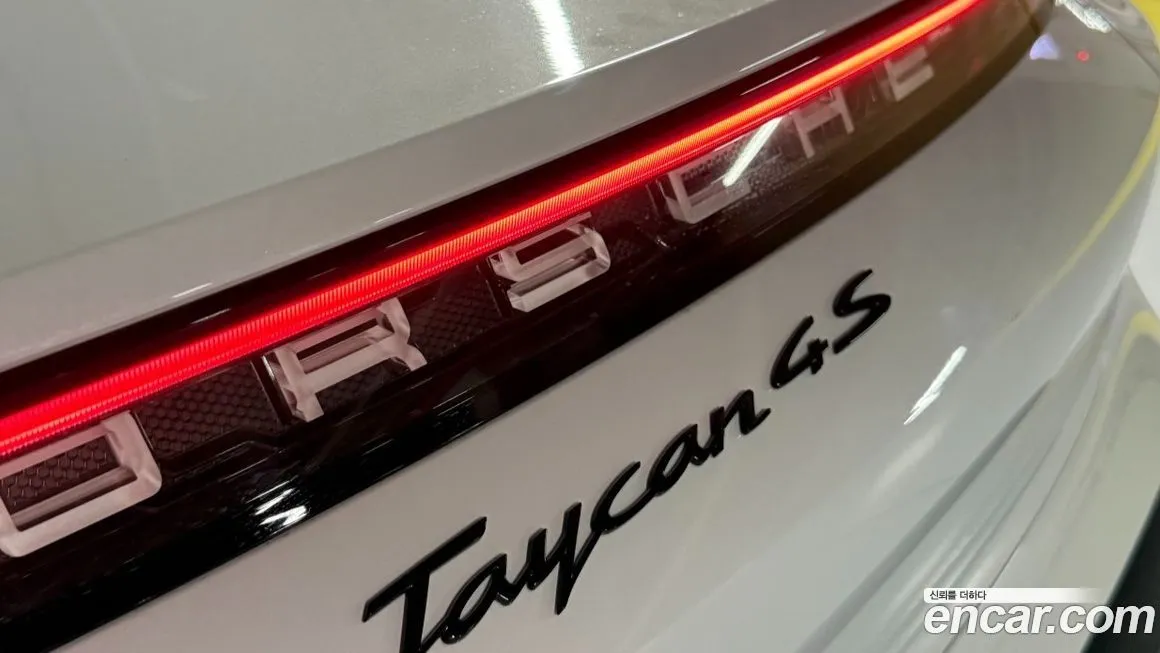 Porsche Taycan 2023 из KR, фото 10