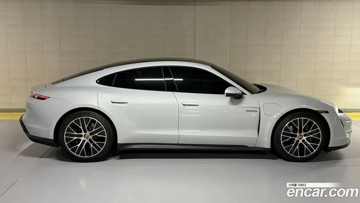 Porsche Taycan 2023 из KR, фото 2