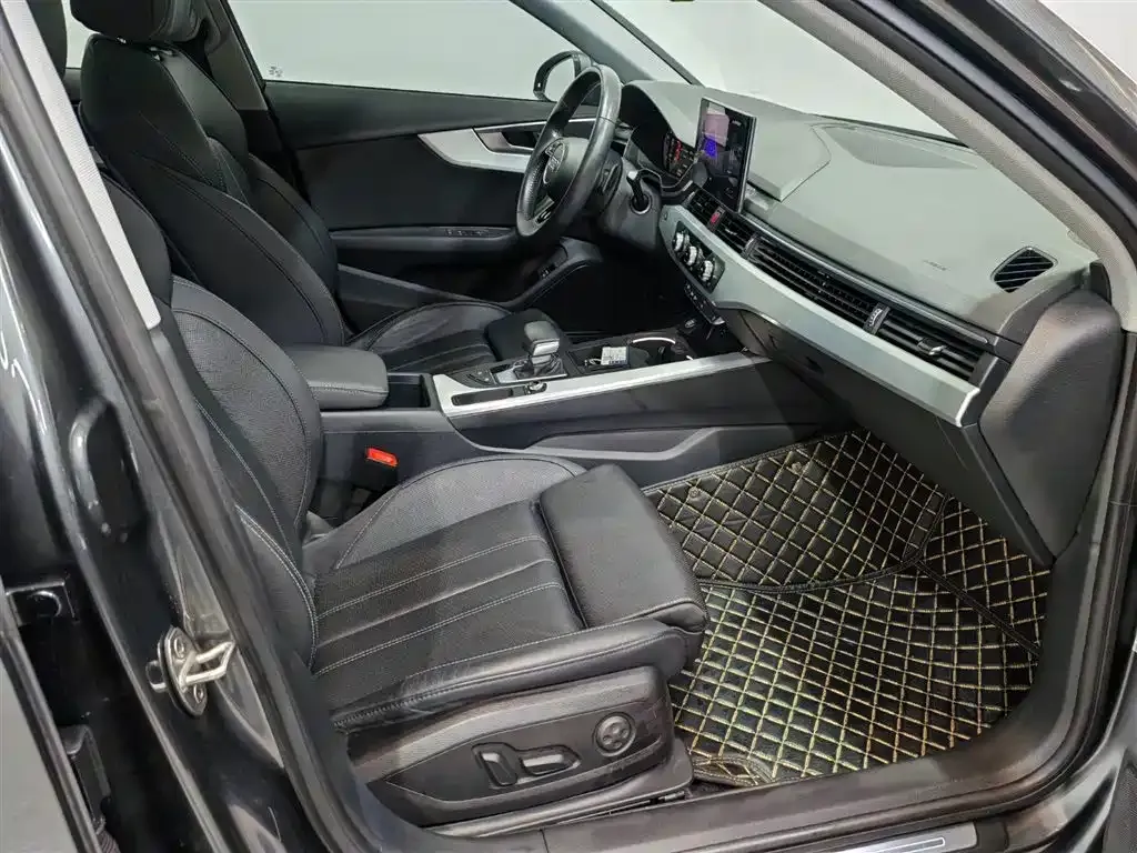 Audi A4L 2021 из CN, фото 7