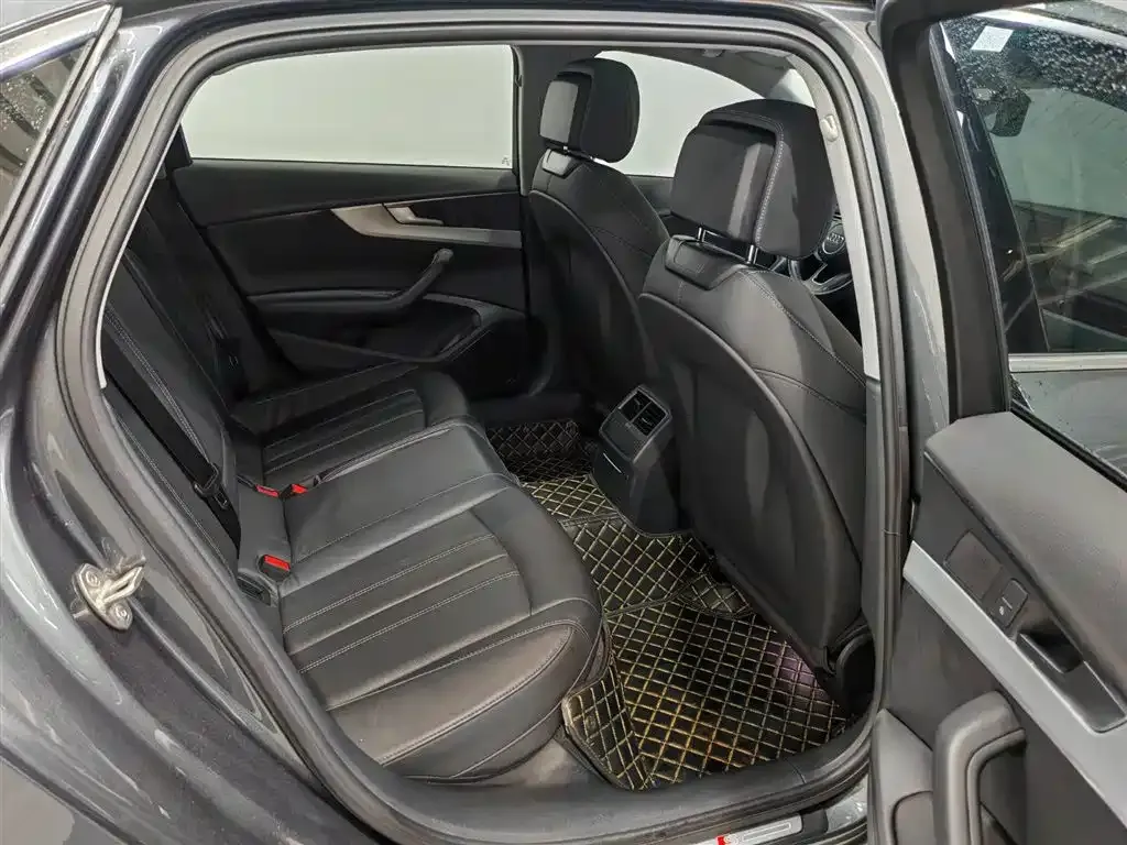 Audi A4L 2021 из CN, фото 8