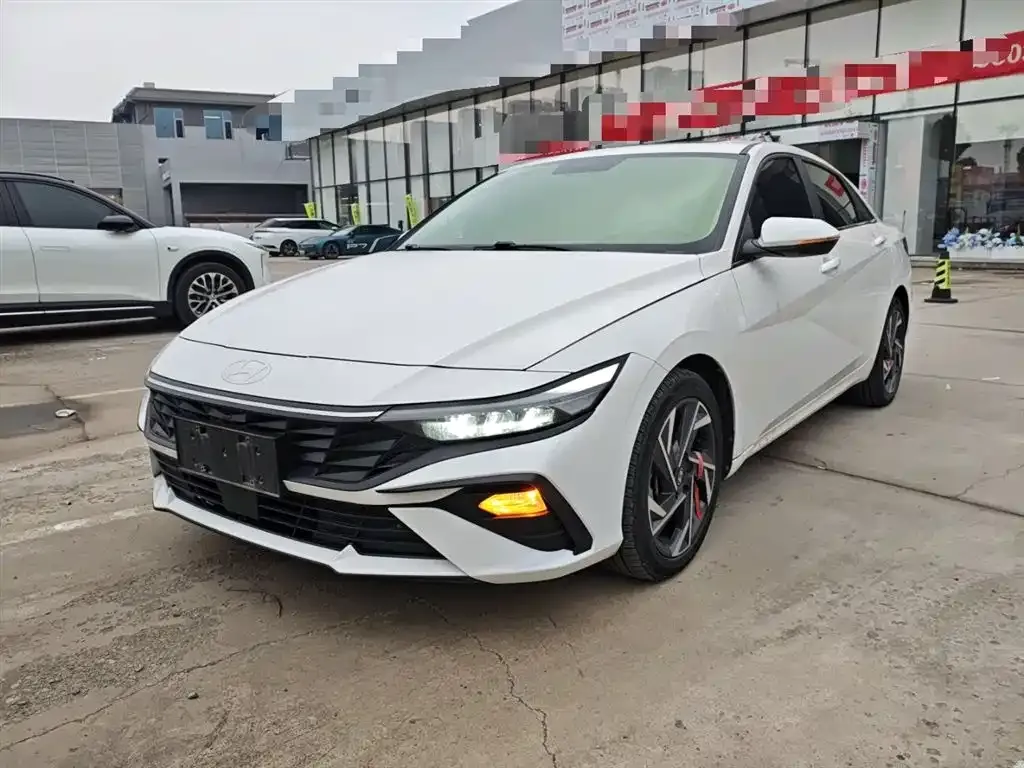 Hyundai Elantra — фото 2