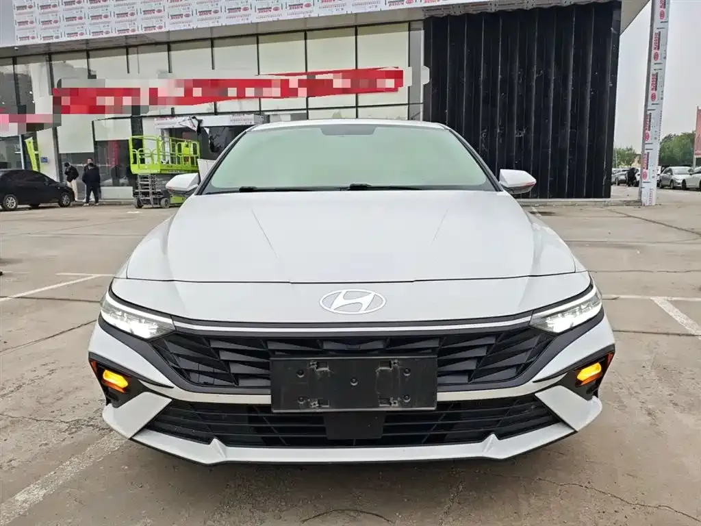 Hyundai Elantra — фото 3