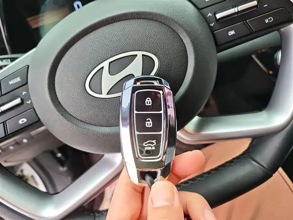 Hyundai Elantra — фото 9