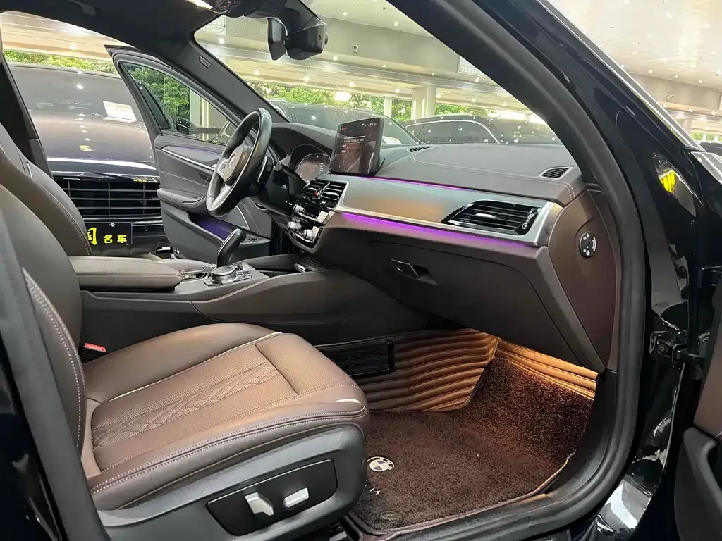 BMW 5 Series 2021 из CN, фото 7