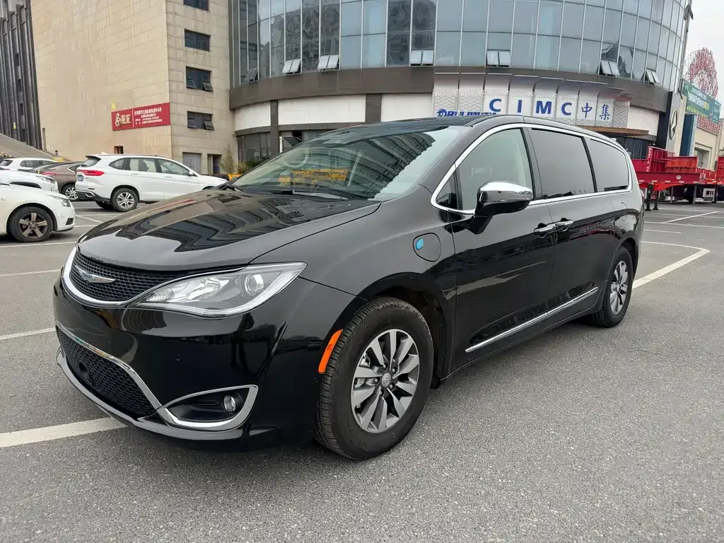 Chrysler Grand Voyager PHEV (Import)