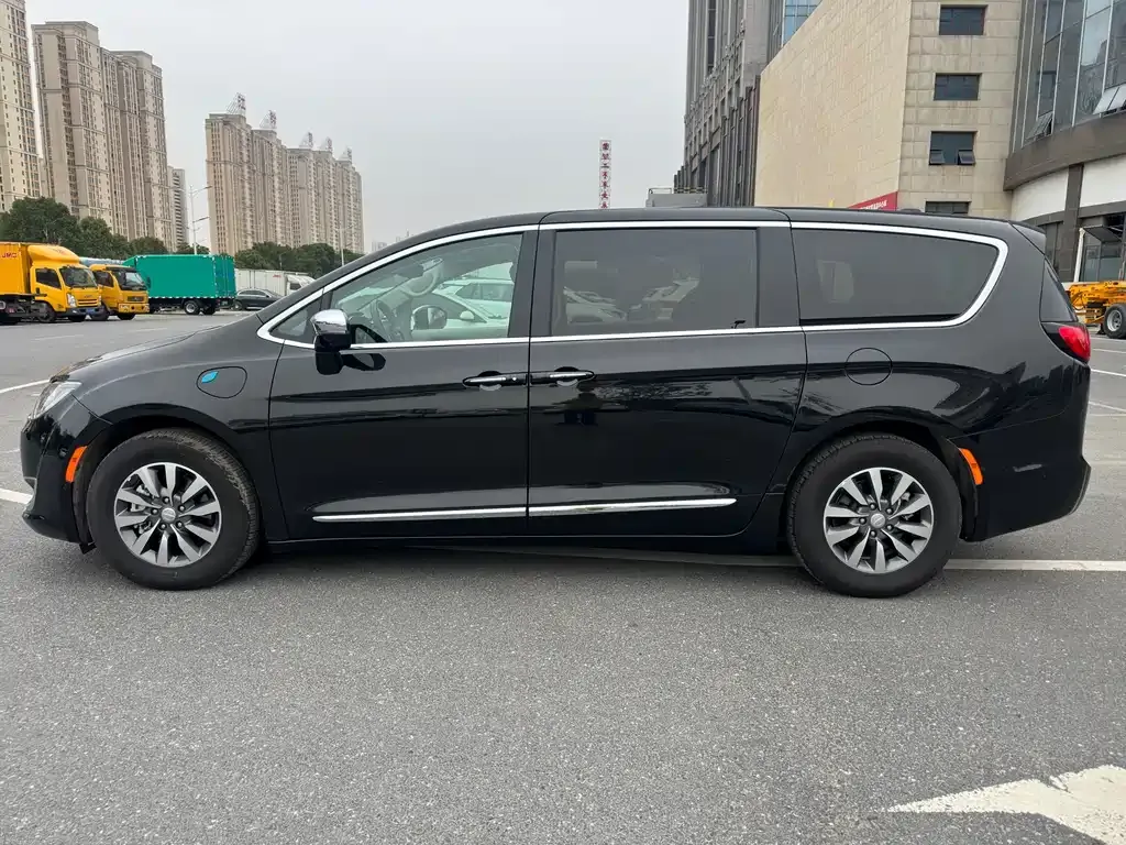 Chrysler Grand Voyager PHEV (Import) 2025 из CN, фото 3