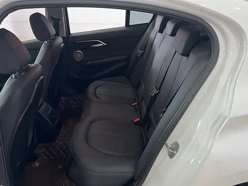 BMW 1 Series 2021 из CN, фото 8