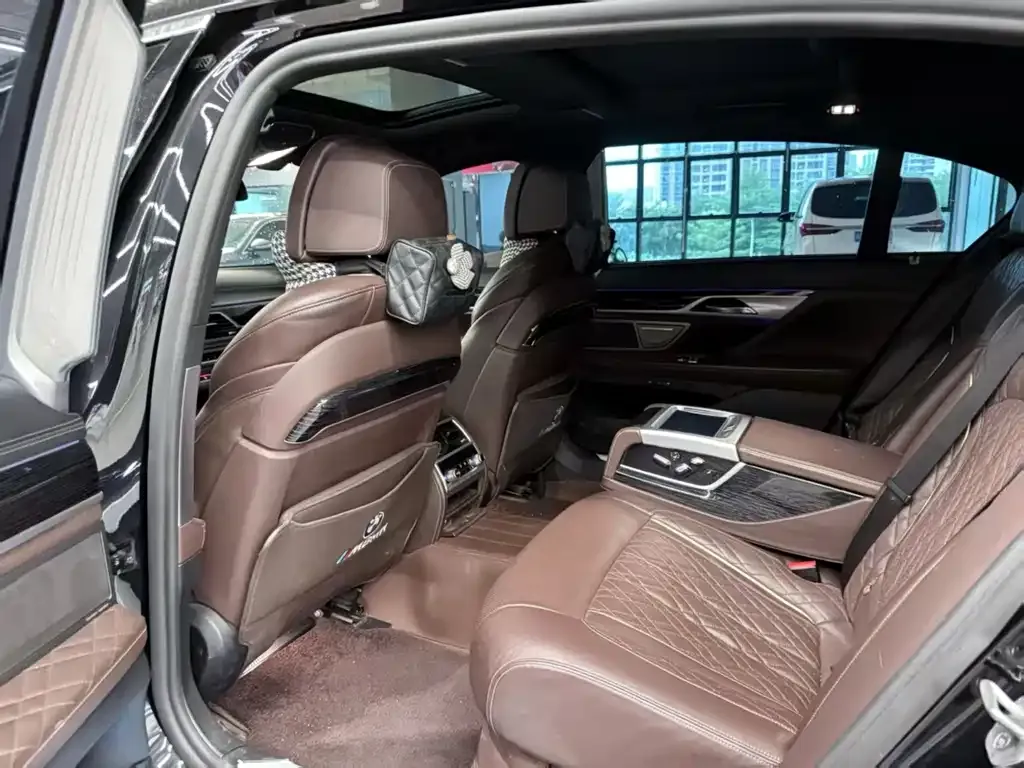 BMW 7 Series 2022 из CN, фото 3