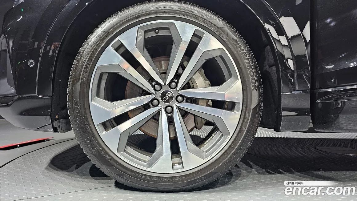 Audi Q8 2023 из KR, фото 5