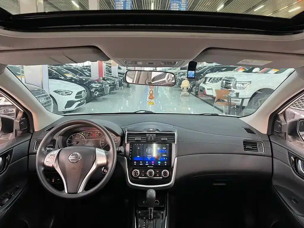 Nissan Tiida 2023 из CN, фото 4