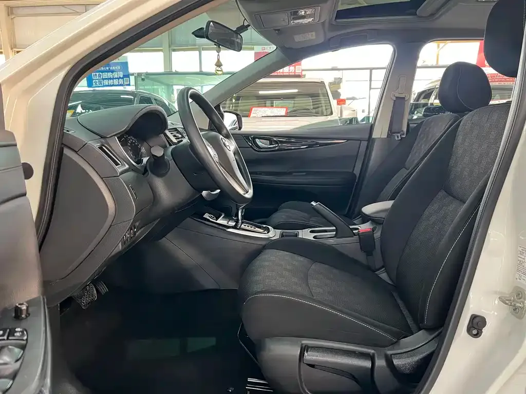 Nissan Tiida 2023 из CN, фото 5