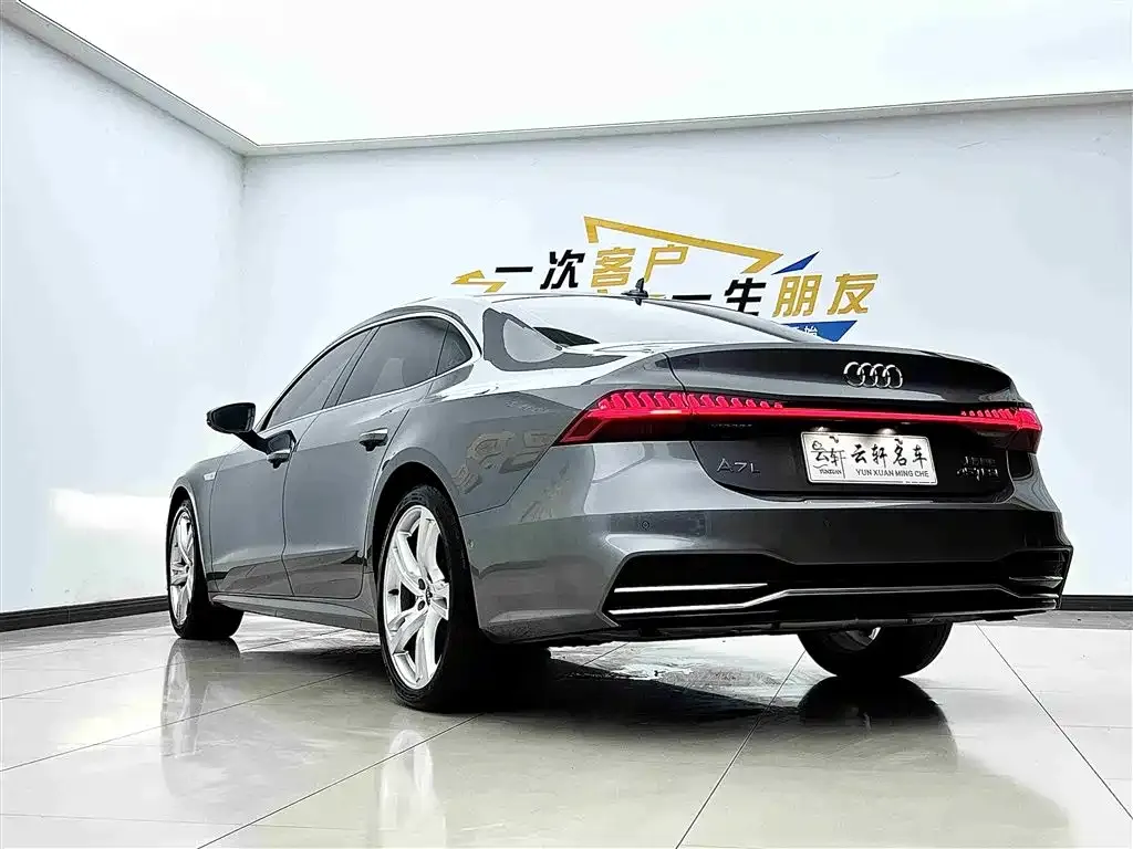 Audi A7L — фото 5