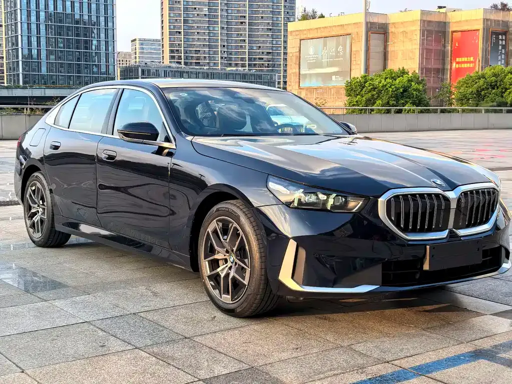 BMW 5 Series 2025 из CN, фото 1