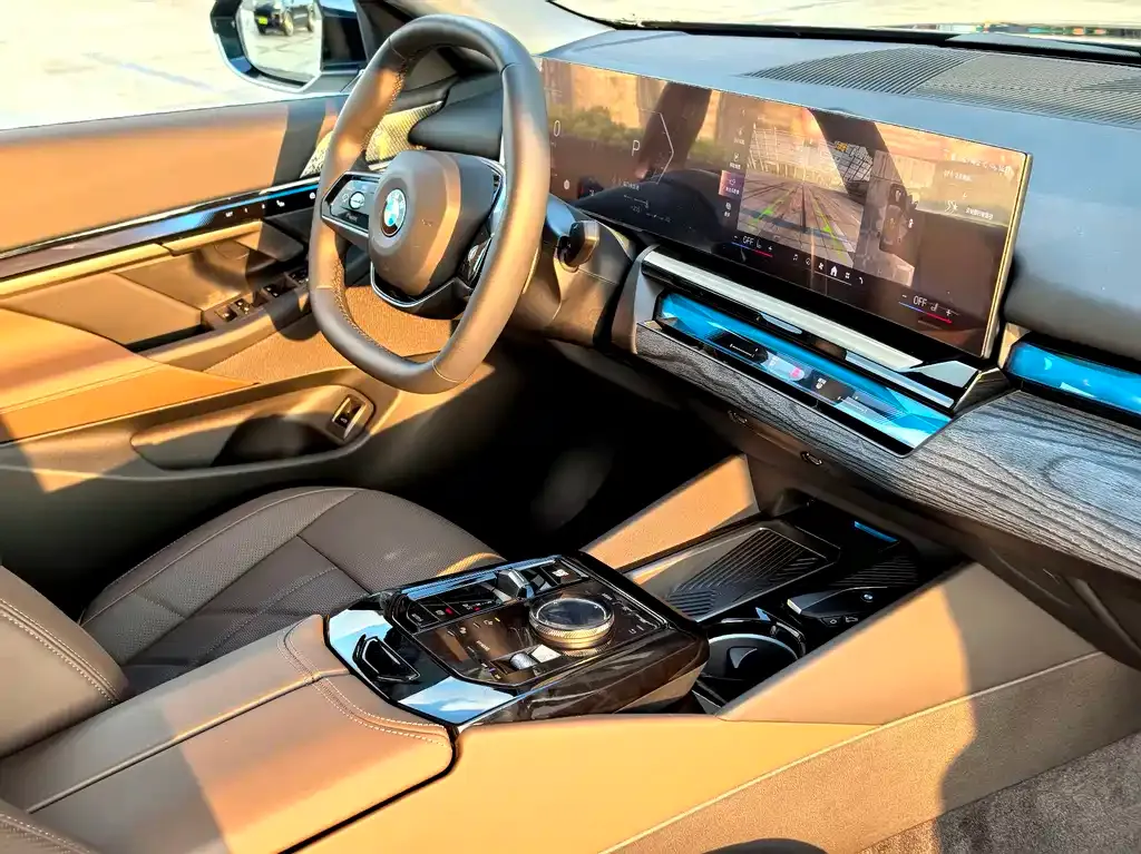 BMW 5 Series 2025 из CN, фото 10