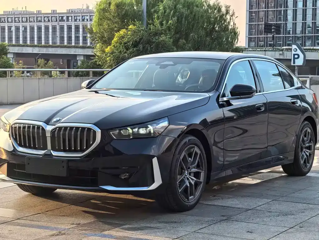 BMW 5 Series 2025 из CN, фото 3