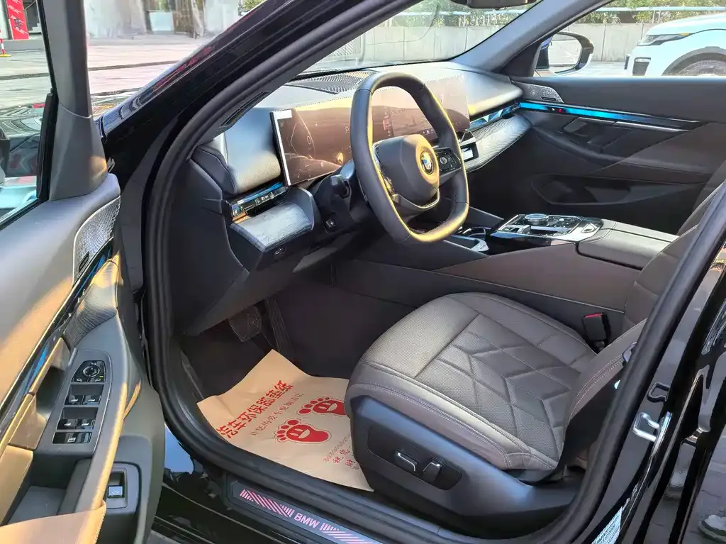 BMW 5 Series 2025 из CN, фото 5