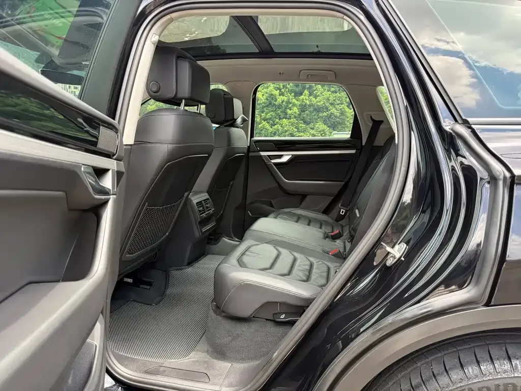 Volkswagen Touareg 2022 из CN, фото 9