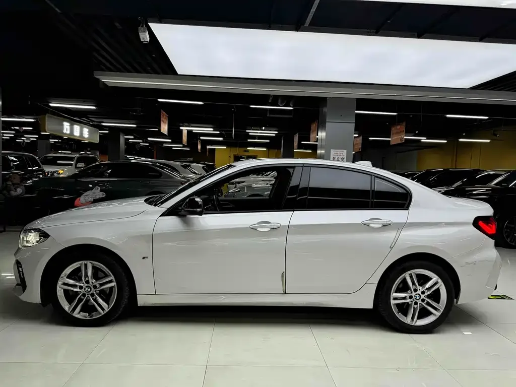 BMW 1 Series 2023 из CN, фото 3