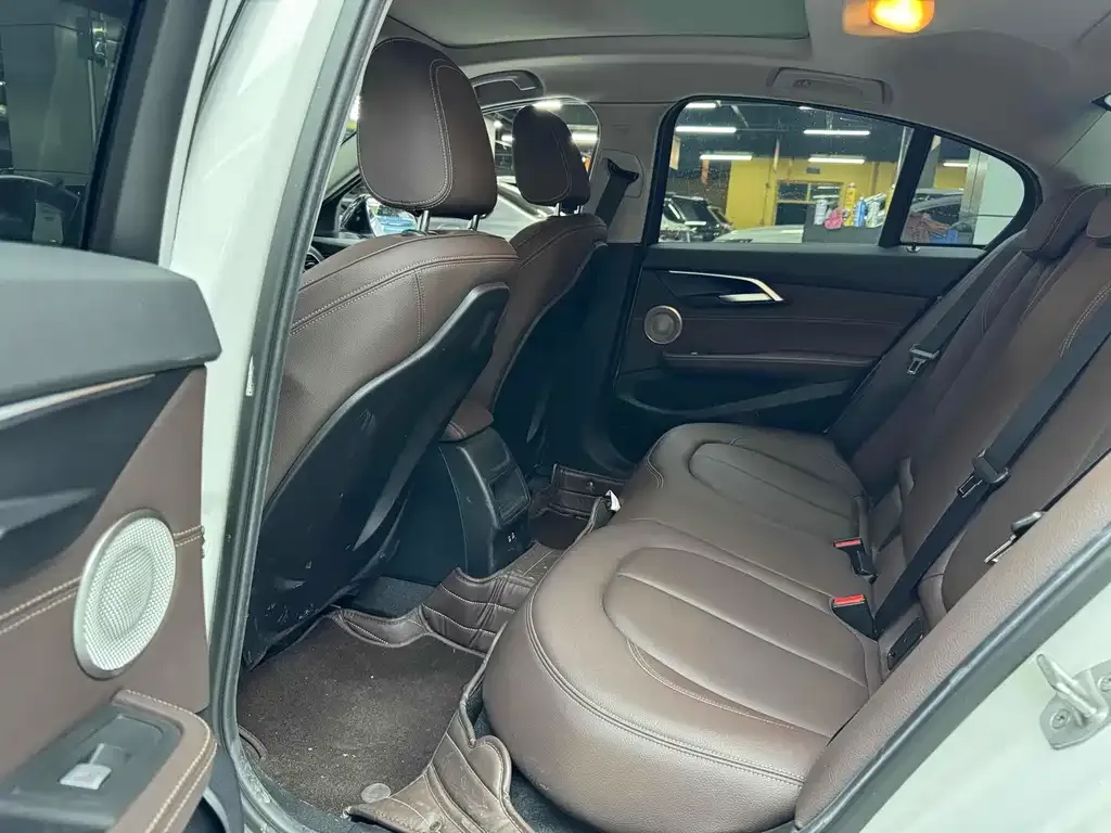 BMW 1 Series 2023 из CN, фото 7