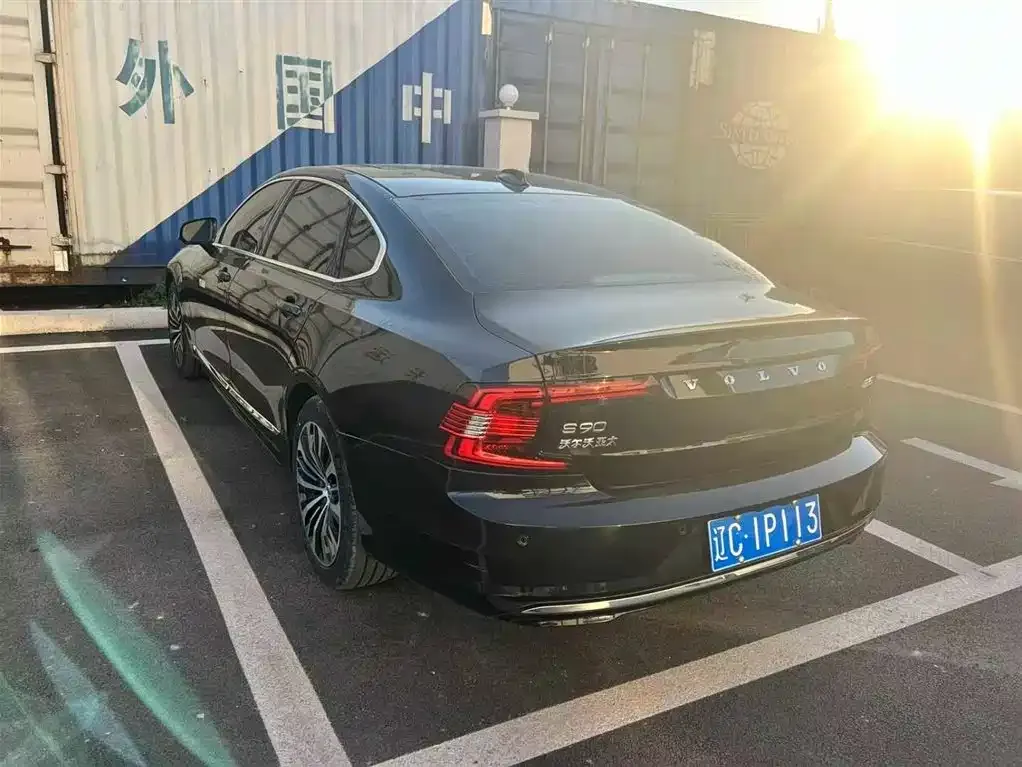 Volvo S90 2024 из CN, фото 2