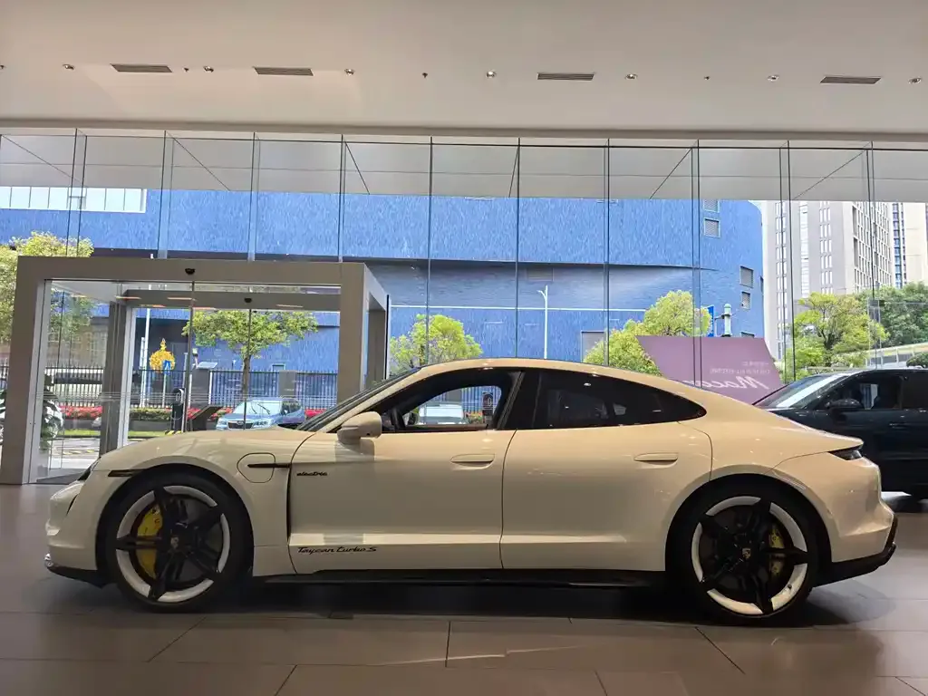 Porsche Taycan — фото 3