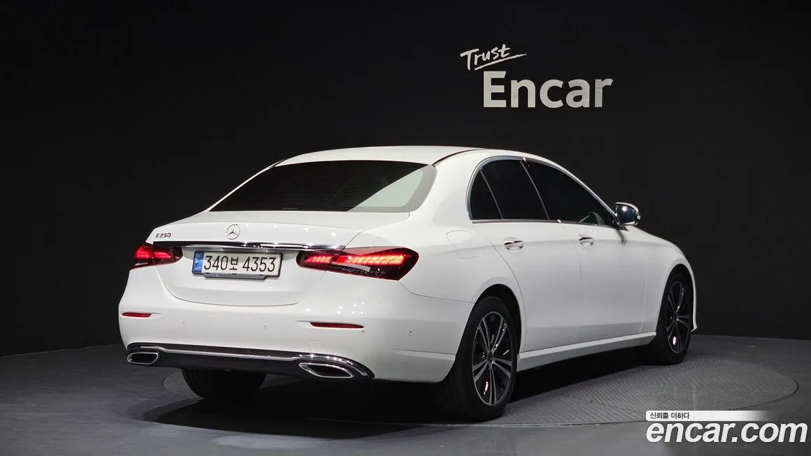 Mercedes-Benz E-Class — фото 2