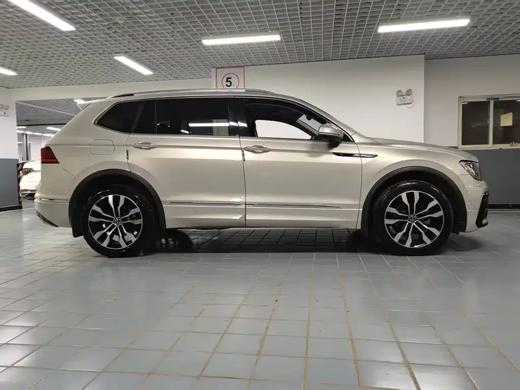 Volkswagen Tiguan L 2021 из CN, фото 4