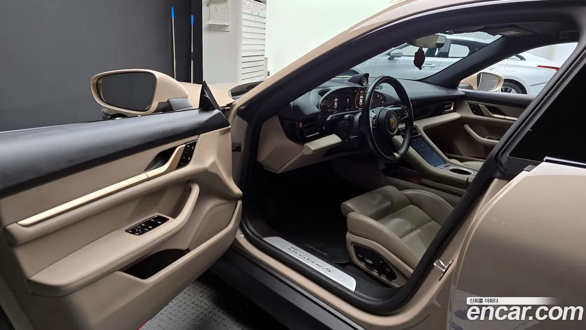 Porsche Taycan 2021 из KR, фото 10