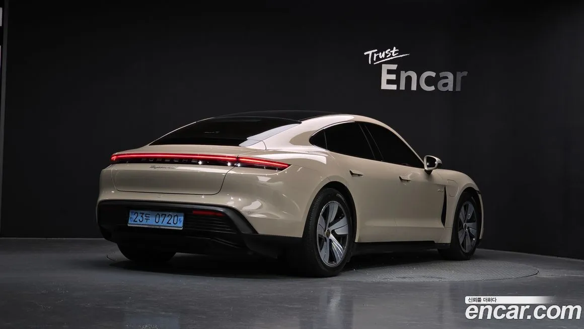 Porsche Taycan 2021 из KR, фото 2