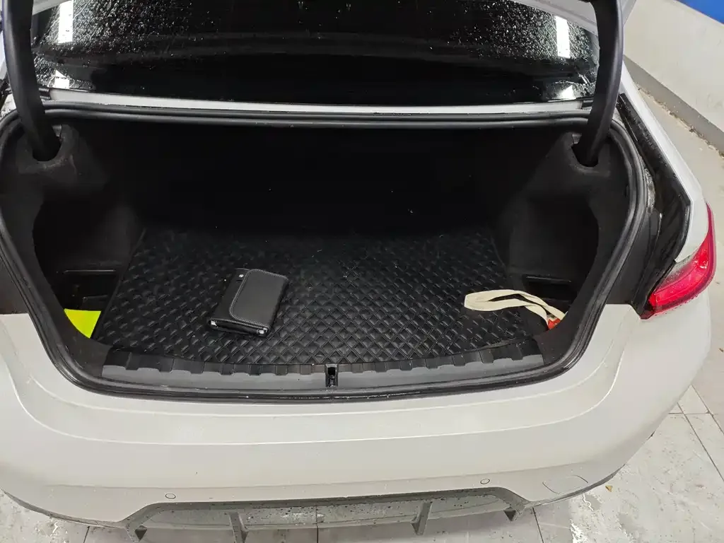 BMW 3 Series 2023 из CN, фото 9